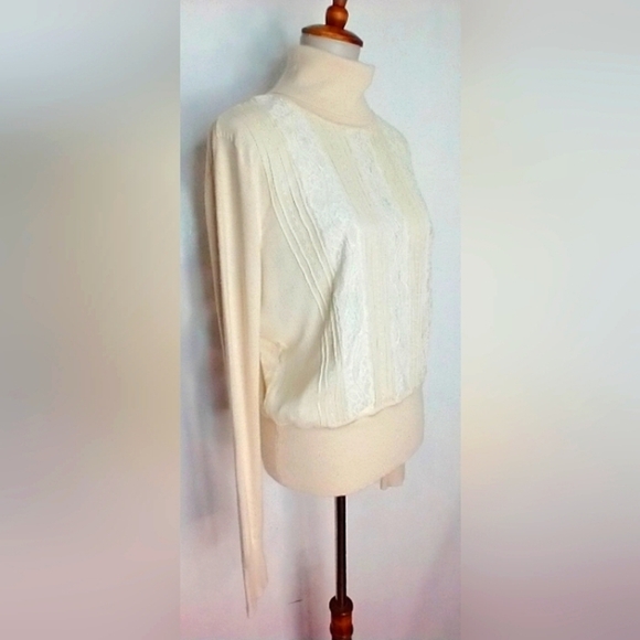 VANILLA CASHMERE SILK LACE TURTLE NECK - Picture 1 of 7